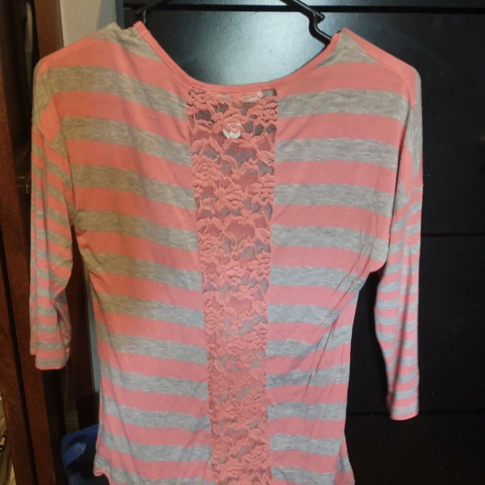 Juniors shirt size medium